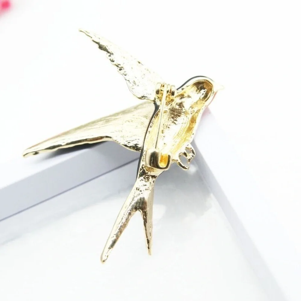 *EYDIE* White x Brown Creative Bird Shaped Design Fashion Brooch